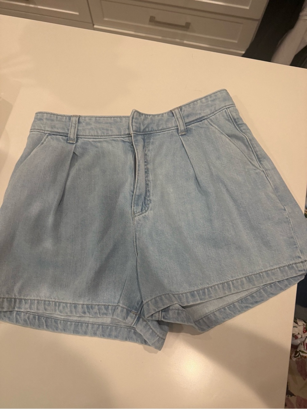 PAIGE Ruthie Light Blue Pleated Denim Shorts size 28